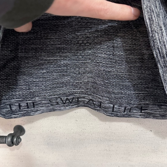 Lululemon Swiftly Tech Long Sleeve Crew
White / Black - Picture 10 of 11